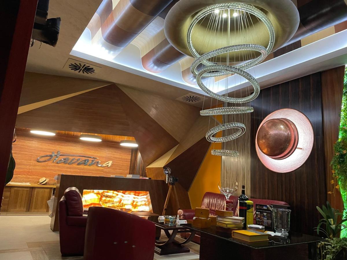Hotel Havana לוזניצה מראה חיצוני תמונה